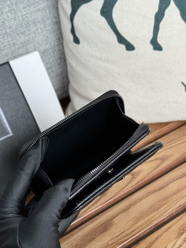 イヴサンローラン財布全体デザイン